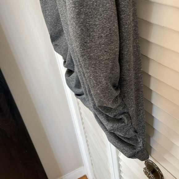 SHEIN Curve 1XL Dark Gray Faux Wrap Dress w/ Short Sleeves and Rouching at Hem - Picture 4 of 7